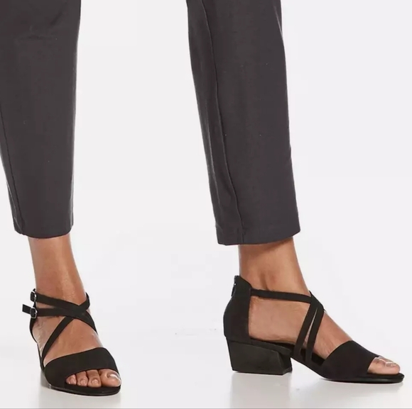 Eileen Fisher Kyra Tumbled Nubuck Strappy Sandal in Black Size 6.5 - Picture 1 of 16